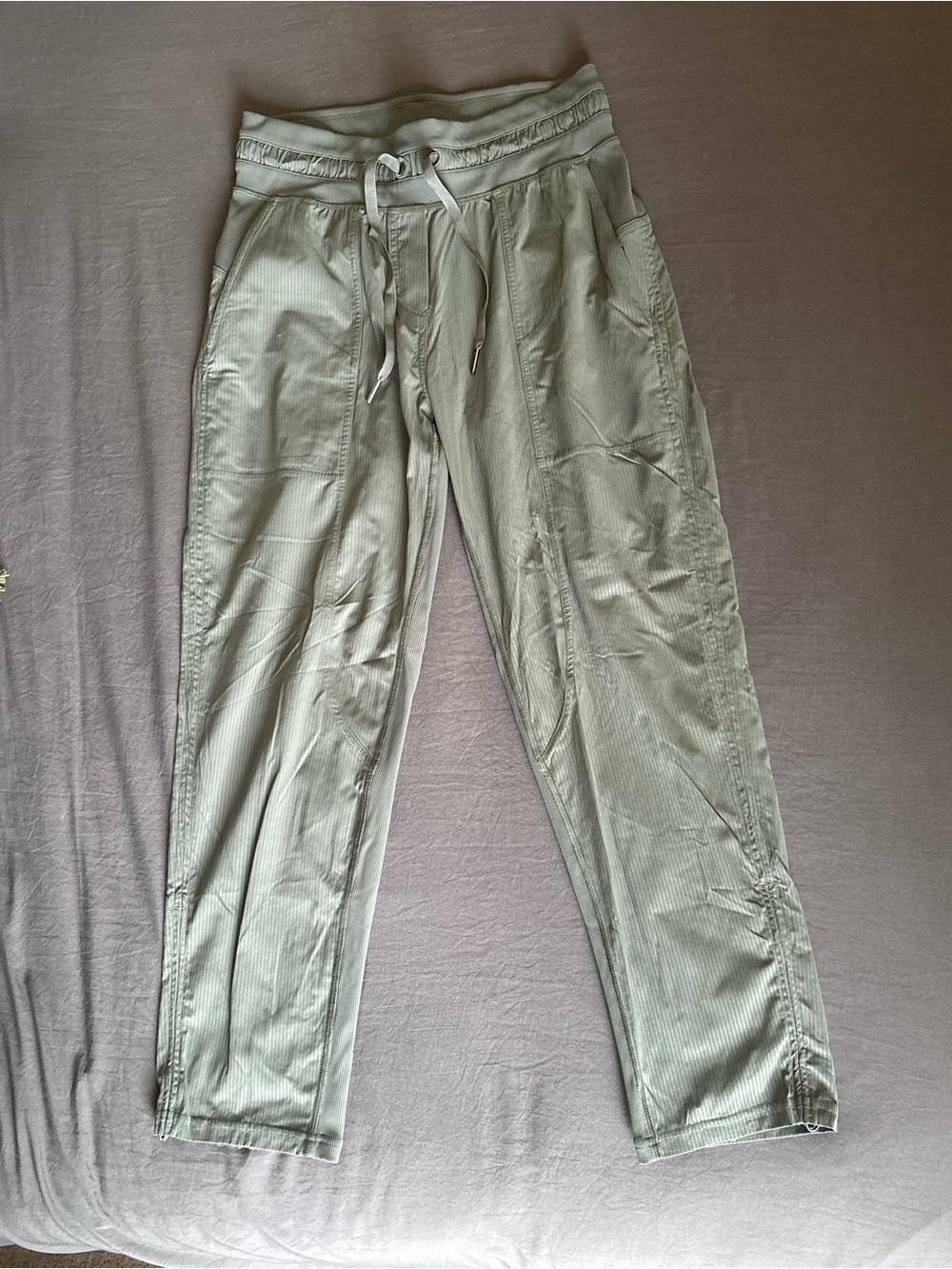 Sz 4 Lululemon Dance Studio straight leg